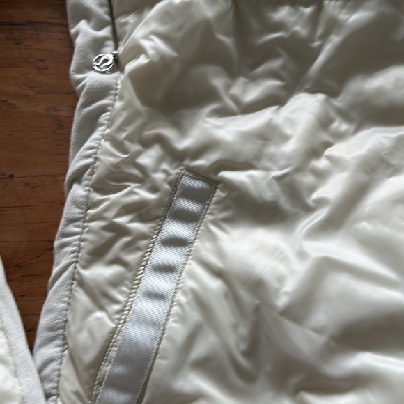 Lululemon jacket size 2 - Picture 4 of 6